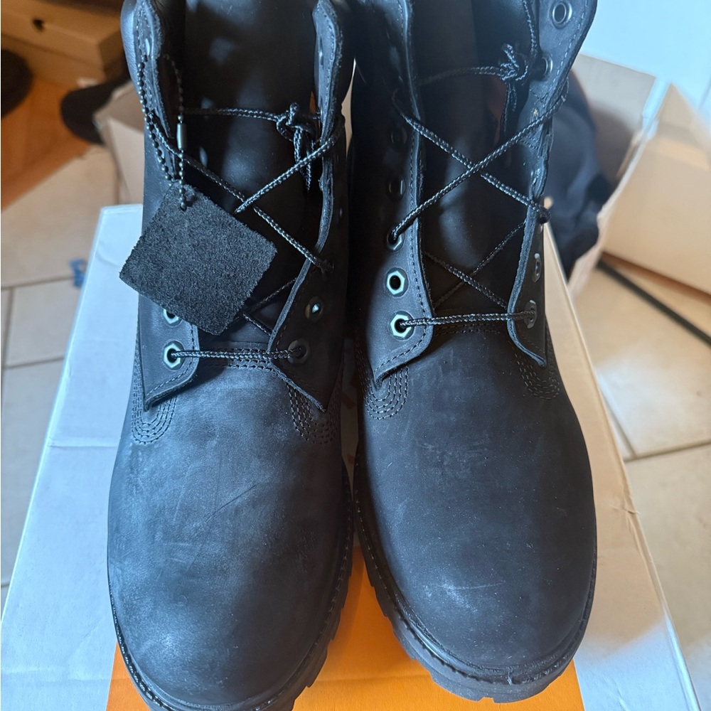 Black Lace-Up Timberlands
